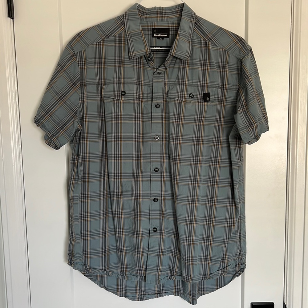 Black Diamond XL men’s button down short sleeve shirt